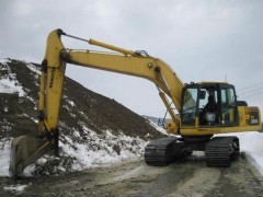 出售二手小PC200-8挖掘机(公司场地实图)_工程与建筑机械_机械及行业设备_供应